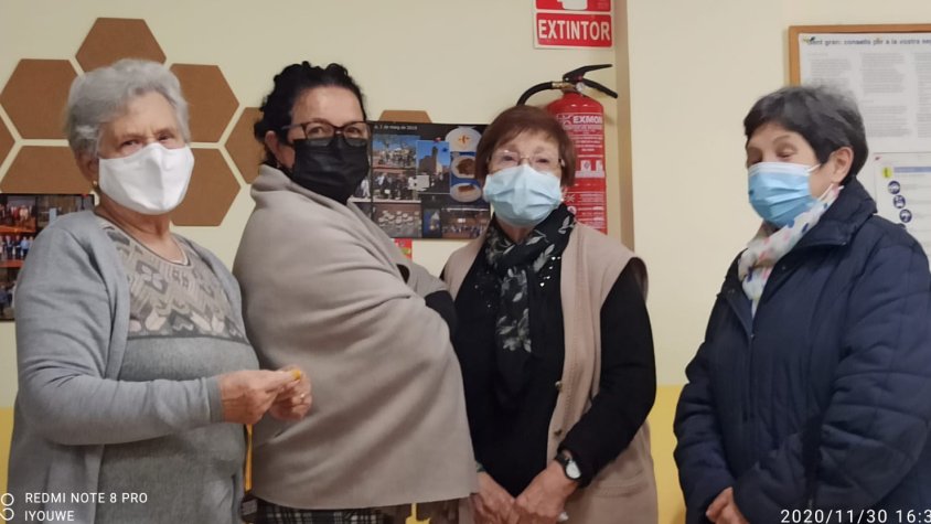 CARNETS DE SOCI I LOTERIA A LA LLAR DE JUBILATS "L'ESBARJO DEL PALAU"