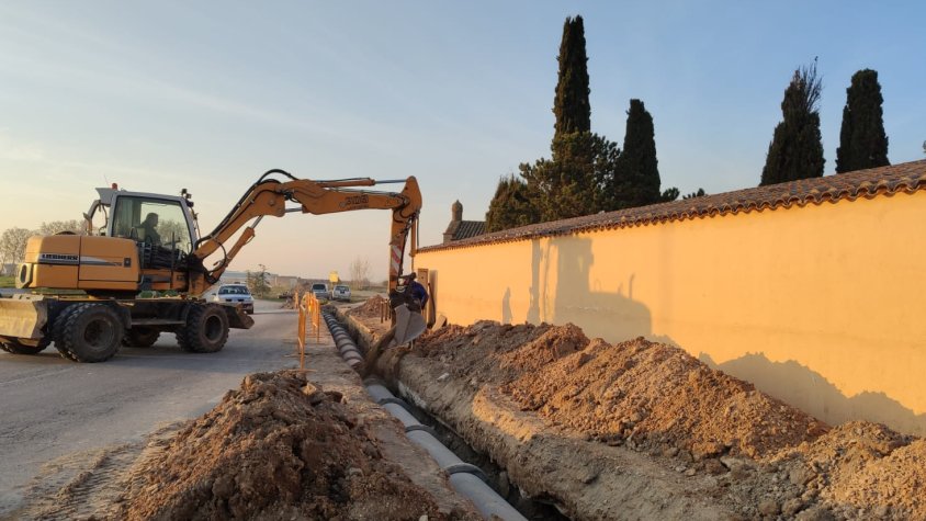 La Casa Canal renova la séquia més llarga del poble