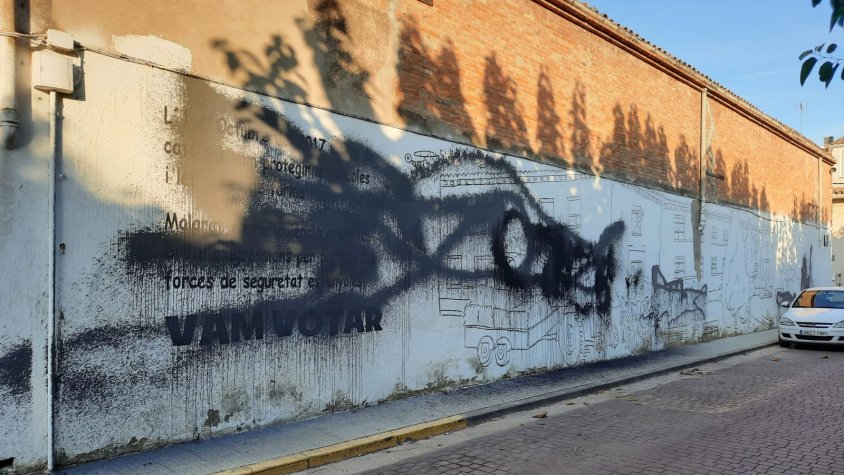 Incívics embrutant el Palau d'Anglesola