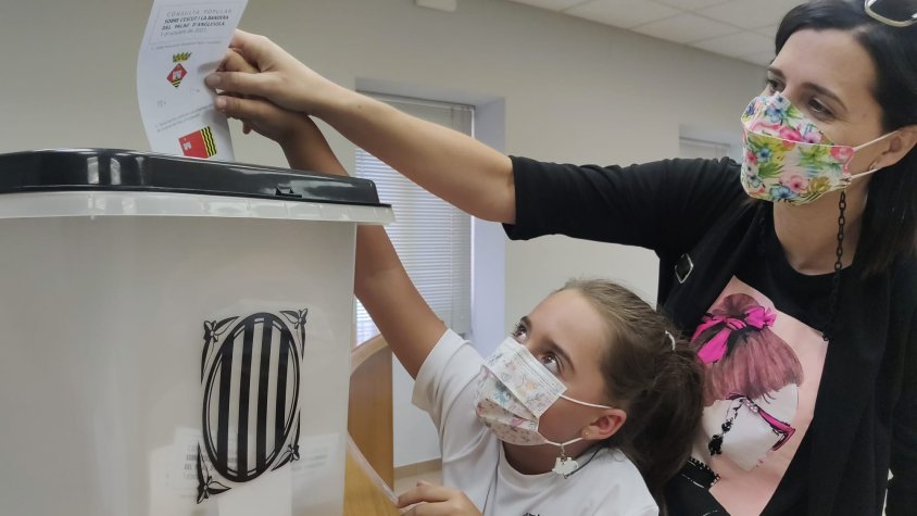 Ja tenim escut i bandera pel Palau d'Anglesola!