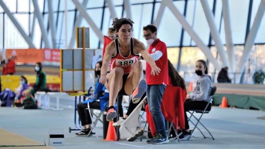 L'Elena Llobera, campiona de Catalunya en salt de llargada