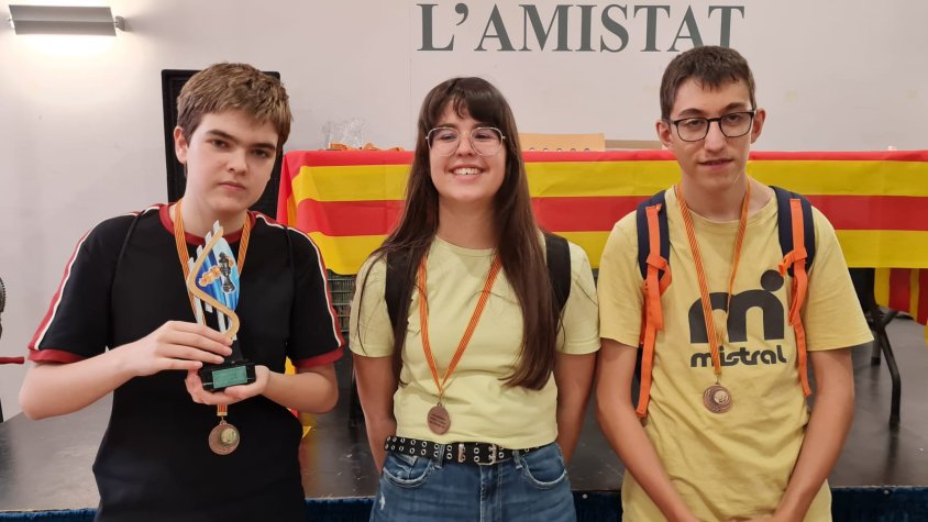 Felicitem la Júlia Guerrero i l'Àngel Serrano pel seu premi al Torneig escolar d'escacs