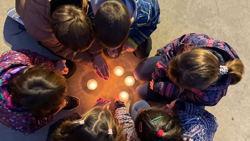L'AEiG Lo Merlet porta la Llum de la Pau de Betlem al Palau d'Anglesola