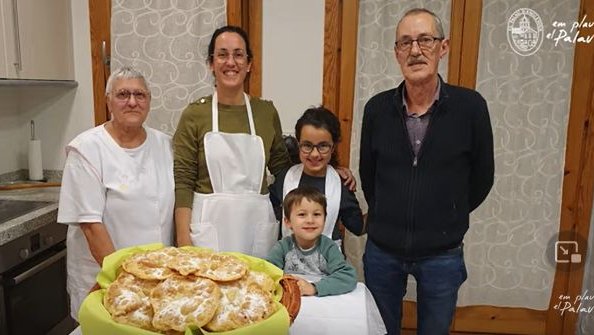 Com fer orelletes de festa major: "Tres generacions plantant la canya"