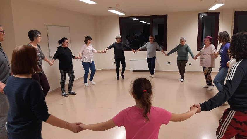 Vine a gaudir de la cultura popular catalana: cada dimecres curs de sardanes i balls tradicionals