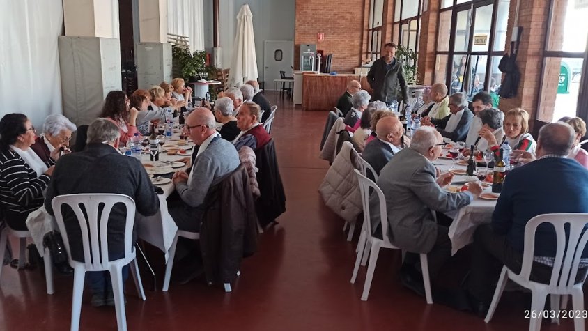 Calçotada popular al poliesportiu del Palau d'Anglesola