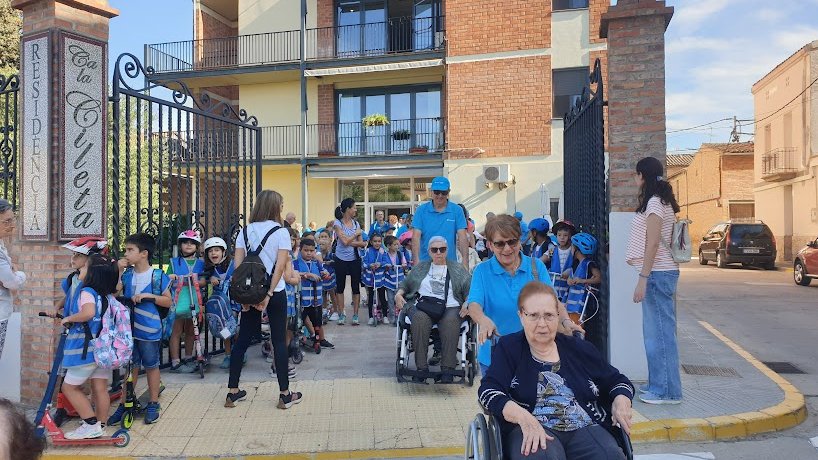 Trobada intergeneracional sobre rodes al Palau d'Anglesola