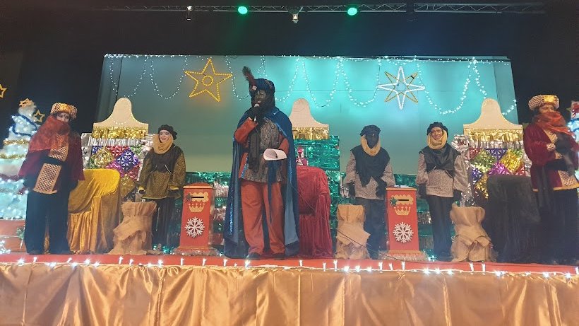 Recollida de les cartes als Reixos a càrrec de l'Ambaixadora Sança i les patges reials