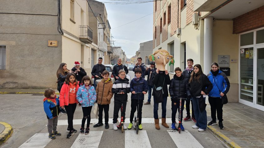 La Dona dels Nassos es passeja pel Palau d'Anglesola