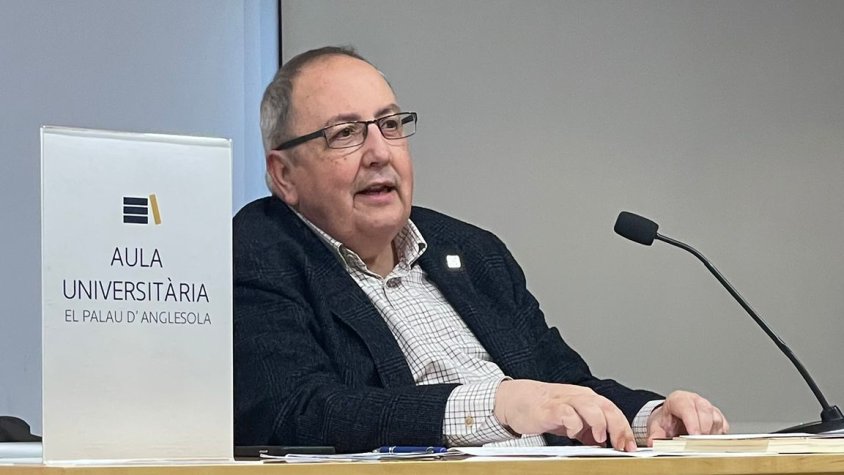 Antoni Gelonch: " En aquest país hem passat, sense transició, de la condició de súbdits a la d'usuaris"