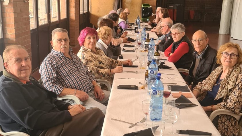 La Llar de Jubilats l'Esbarjo del Palau d'Anglesola celebra la Mona de Pasqua
