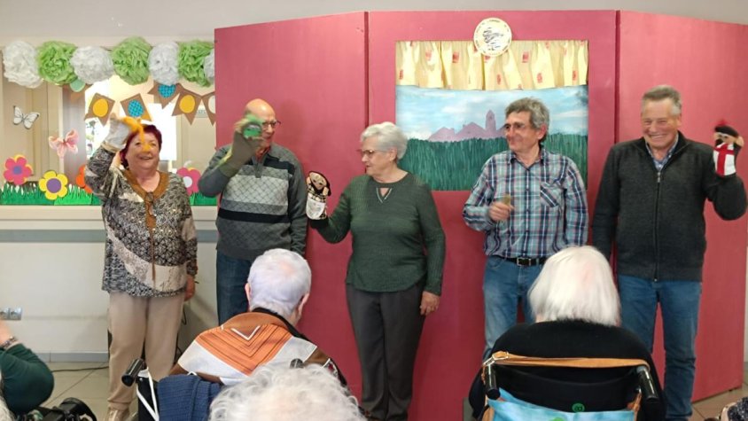 La representació de putxinel·lis de la Llar de Jubilats del Palau d'Anglesola a la residència de Bellvís