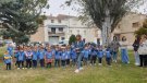 Els nens i les nenes d'Infantil de l'Escola Arnau Berenguer SORTIM A CANTAR CANÇONS