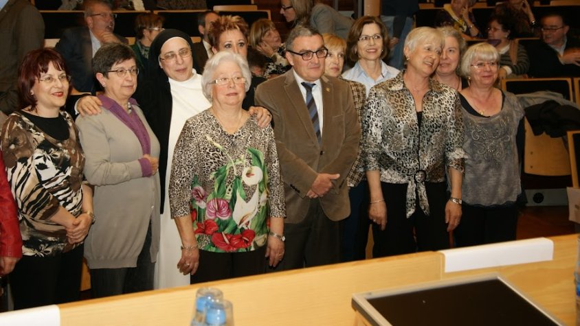 L'ANTONIETA FARRÉ SOLANS REP EL DISTINTIU DE DONA TREBALLADORA 2013