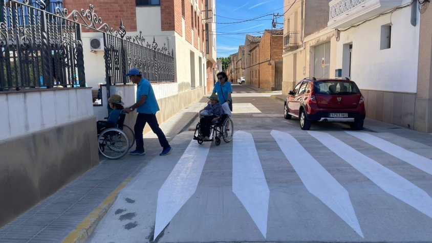 Obert al trànsit el carrer Mollerussa del Palau d'Anglesola