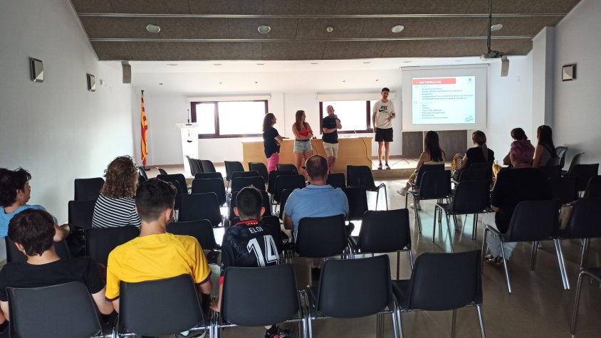 Avui reunió informativa de l'activitat "FET A JOVA'24"