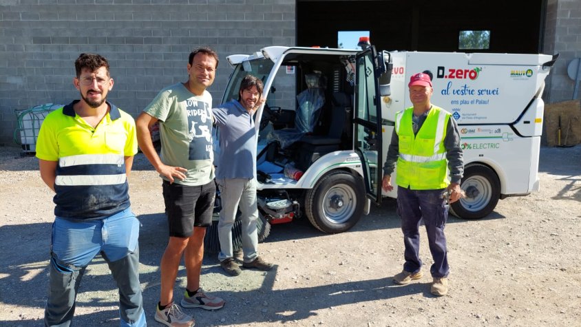 El Palau d'Anglesola adquireix una màquina escombradora elèctrica