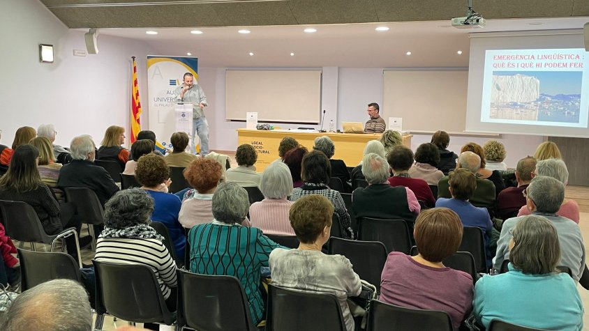 Pau Vidal: "Durant molts anys les institucions ens han volgut vendre la bondat del bilingüisme"