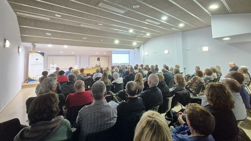 Marta Alòs: "Necessitem aprendre a llegir entre línies i ésser conscients dels interessos dels emissors de notícies"