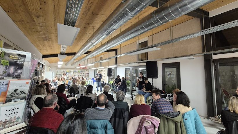 Maridatge de música i vi a la Biblioteca Josep Pont i Gol