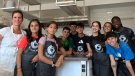 Taller de coca de recapte sense gluten a l'obrador Davantal Net de Gluten