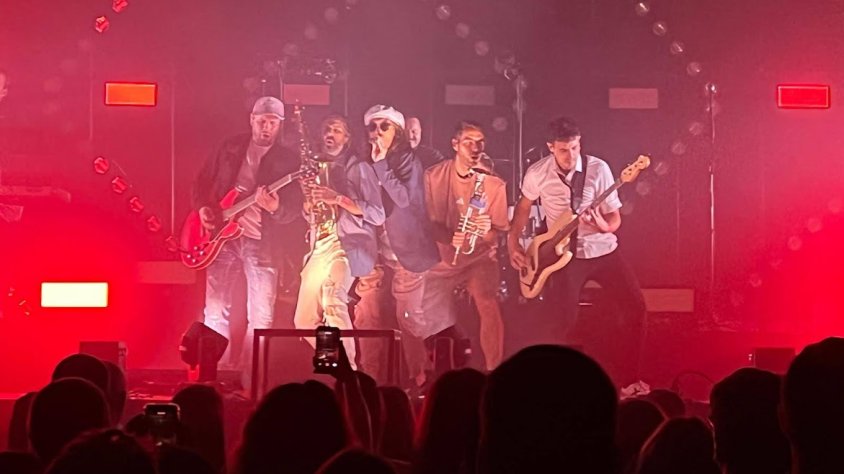 Buhos, Comandants de Tros, Grallers del Palau i DJ's Luara Berka al Correllengua 2025 al Palau d'Anglesola