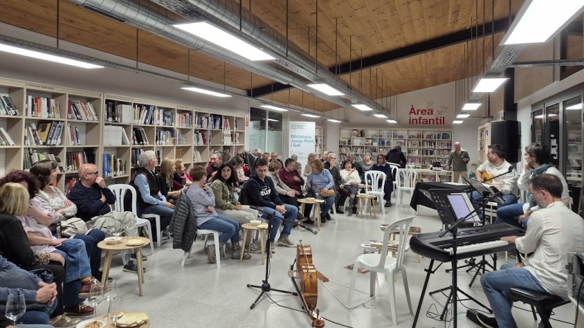 Vetllada a la biblioteca Josep Pont i Gol: maridatge de vi i música