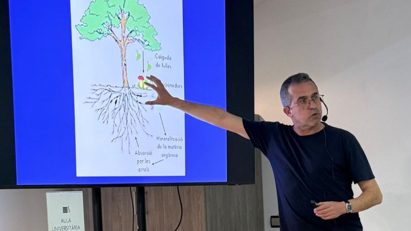 Pere Alzina: " Moltes poblacions animals proliferen descontroladament per una mala gestió dels nostres residus orgànics"