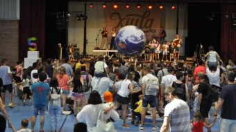 El Carrilet Fest celebra cinc anys reunint un miler de persones al Palau d'Anglesola