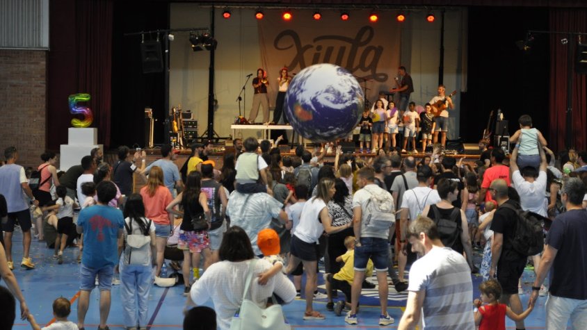 El Carrilet Fest celebra cinc anys reunint un miler de persones al Palau d'Anglesola